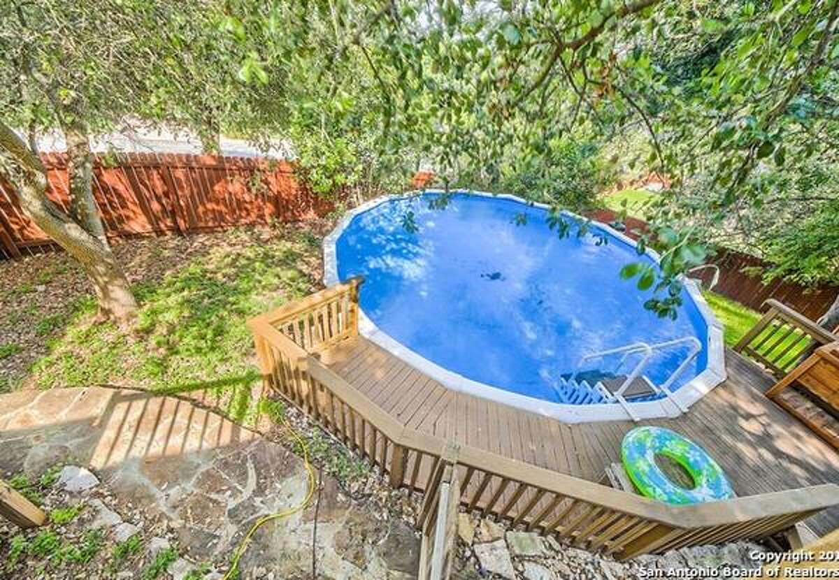 10 homes for sale with backyard swimming pools in San Antonio near the