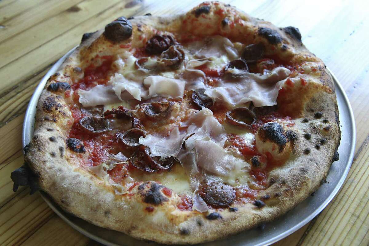 II Forno restaurant serves Neapolitan-style pizza.