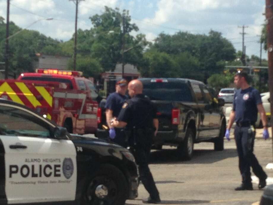 Police Woman in Alamo Heights punches man in head with key in hand, leaves scene after dispute