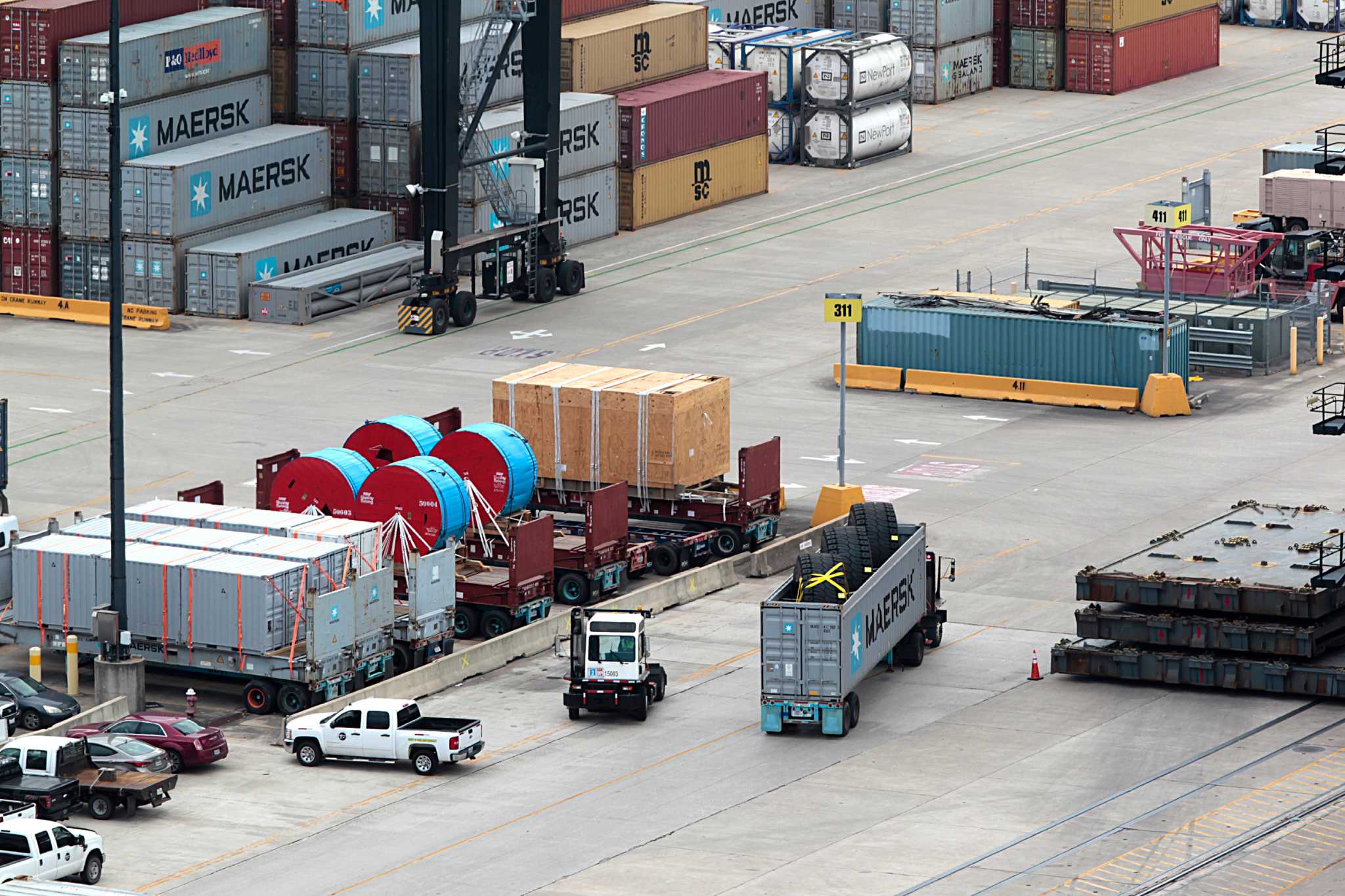 Terminals таможенные товары. Экодор контейнерный терминал. Bayport Container Terminal. Горелово терминал контейнерный. Контейнерный терминал для хранения опасных грузов.