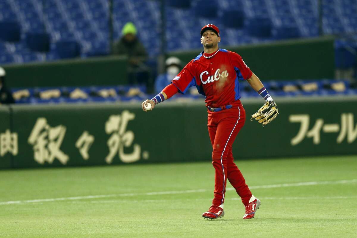 Astros agree to deal with Cuban free agent Yulieski Gurriel