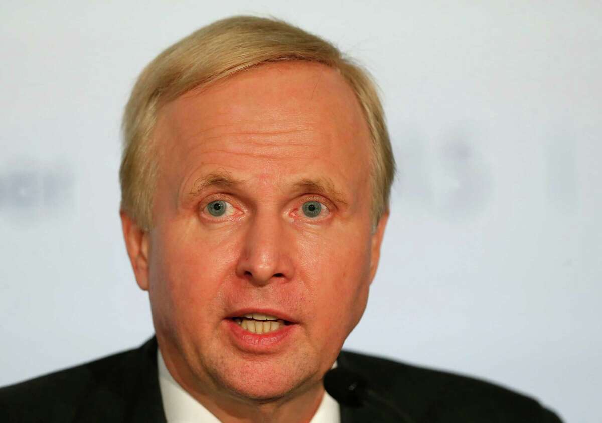 BP Group Chief Executive Bob Dudley attends a meeting, Friday, Oct. 16, 2015 in Paris, France. The chief executives of 10 of the world's biggest oil and gas companies have pledged support for an "effective" deal to fight global warming at a Paris conference next month (AP Photo/Jacques Brinon)