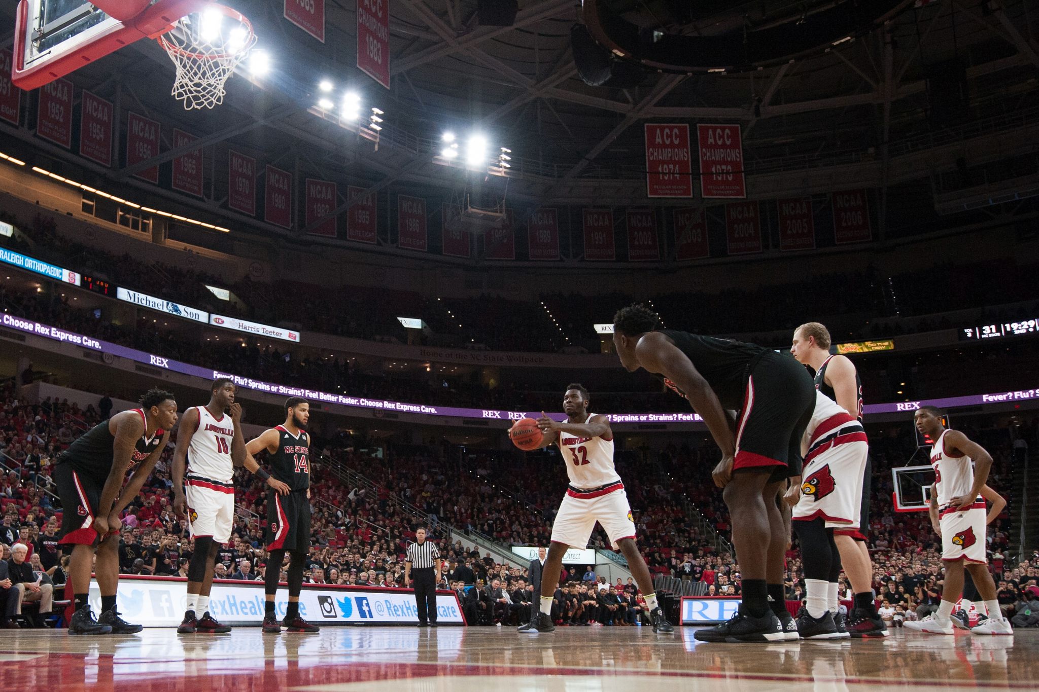 Rockets draft pick Chinanu Onuaku shoots free throws underhanded