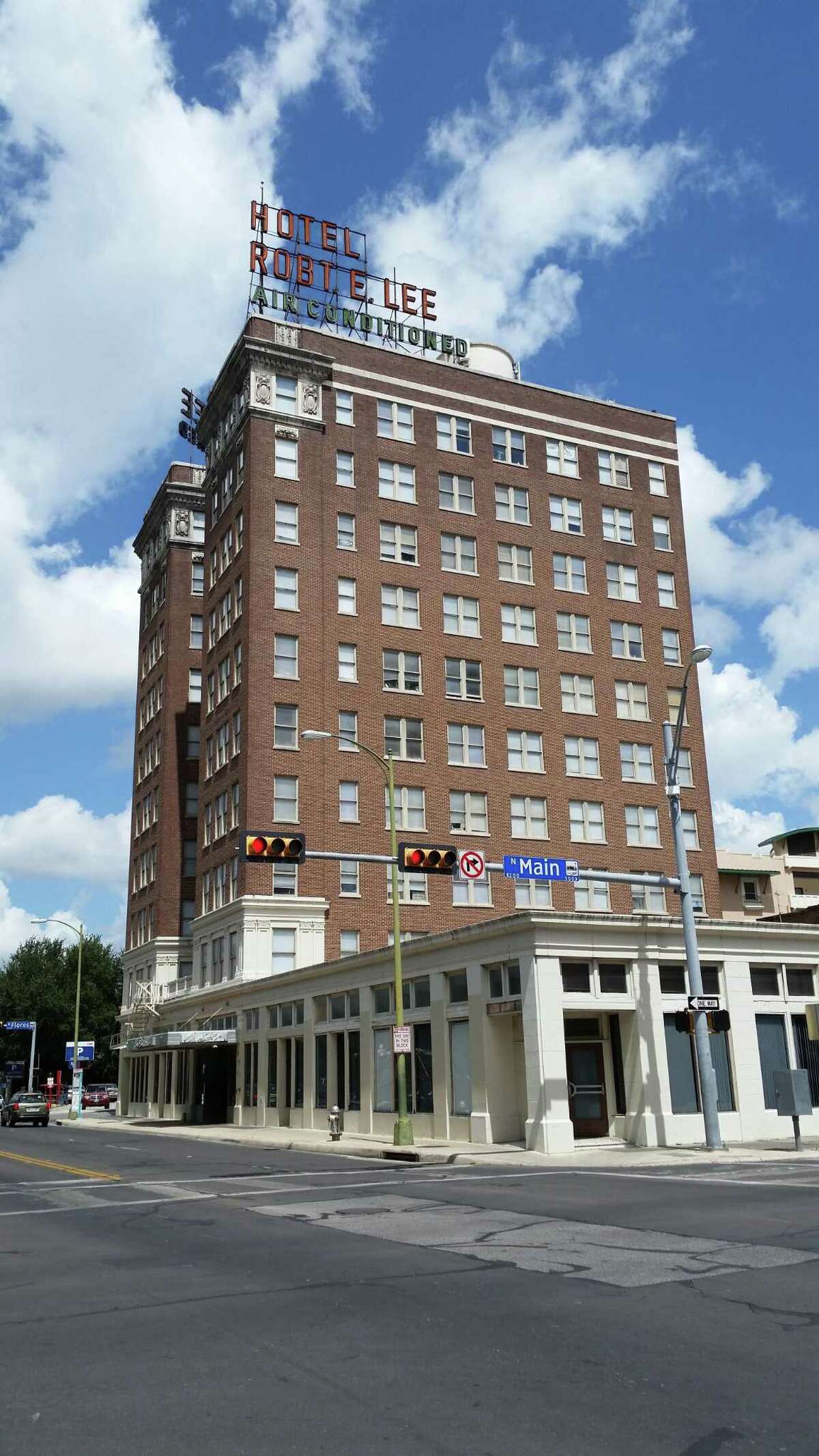 Robert E. Lee apartments want to remove Confederate general’s last name