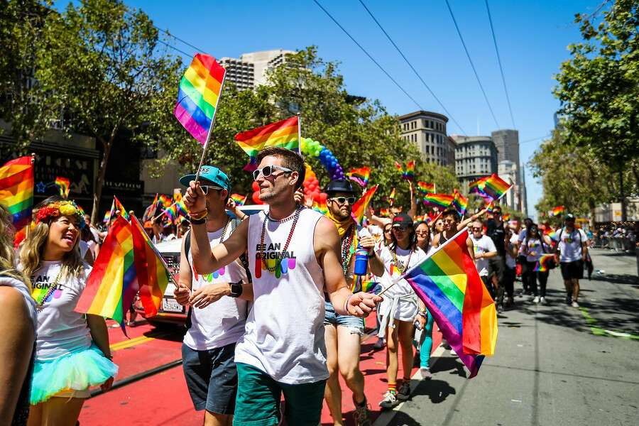 Hundreds Of Thousands Celebrate Sf Pride Parade Sfchronicle Com