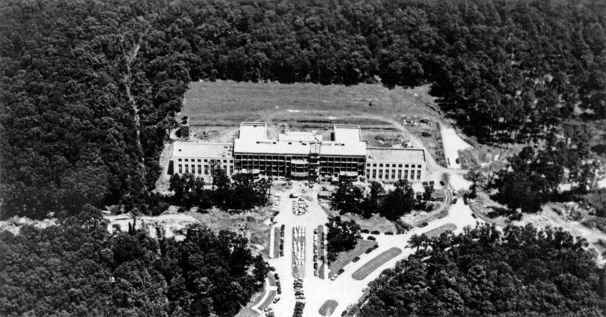 1946: The first facility built in the Texas Medical Center, Baylor College of Medicine's Cullen Building rises from a clearing in the woods in 1946.