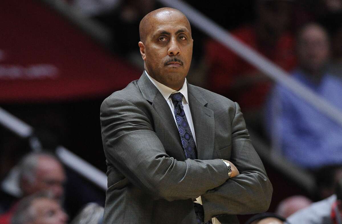 Washington men's basketball head coach Lorenzo Romar has been 'sadly transparent' in his latest efforts to attract blue-chip talent to UW, according to columnist Jim Moore.
