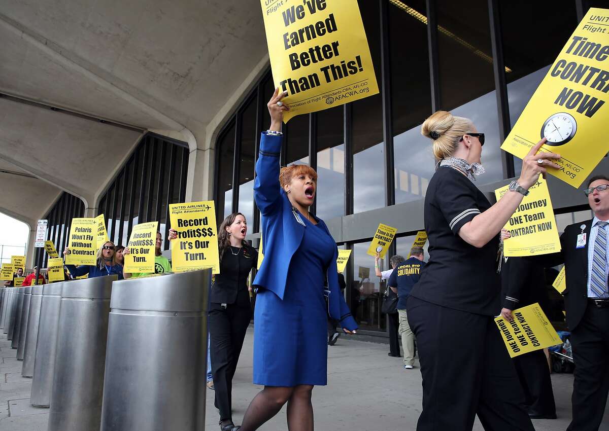 Pact for United Airlines flight attendants would truly unite them