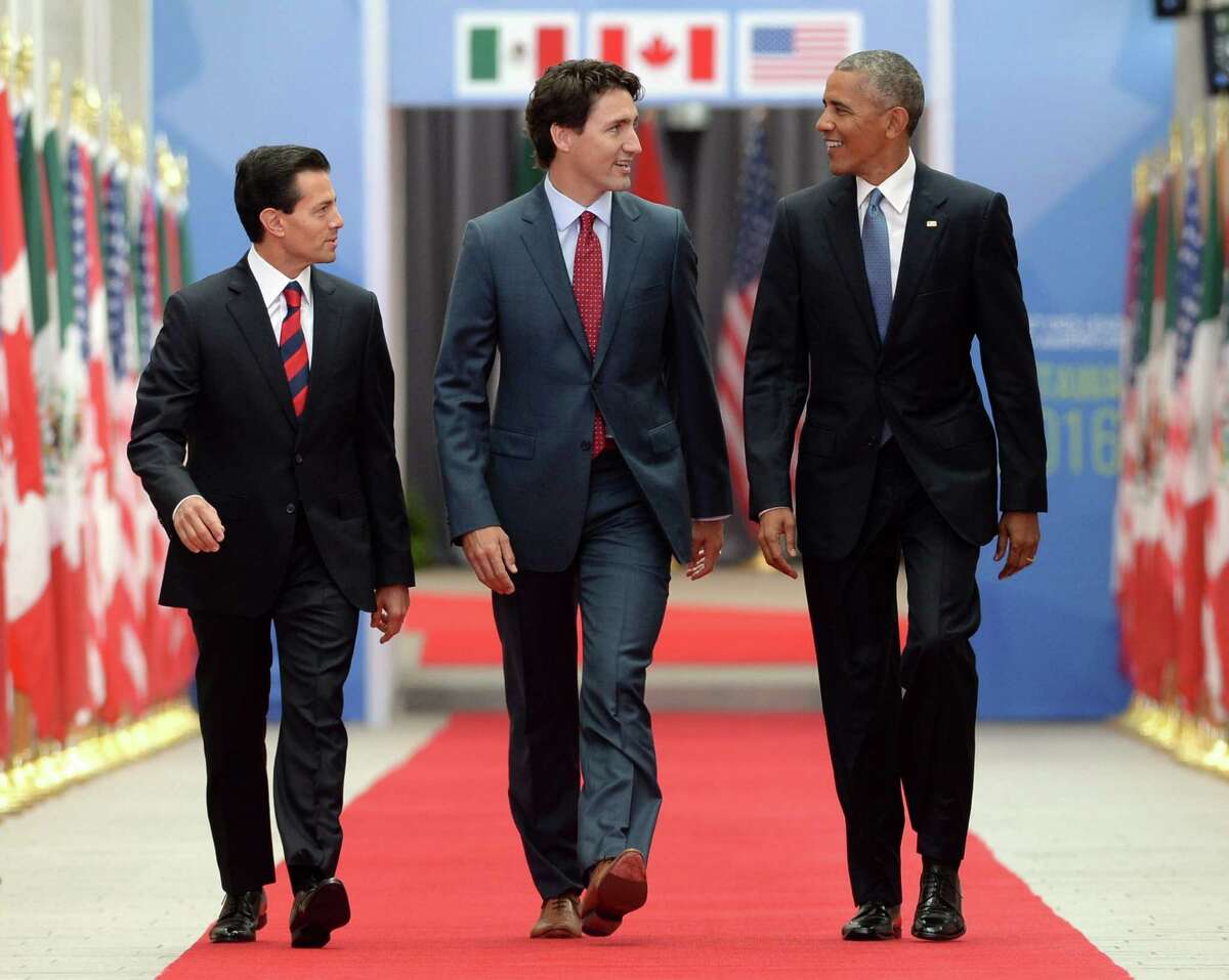 Prime Minister Justin Trudeau, center, Mexican President Enrique Pena Nieto, left, and U.S. President Barack Obama take part in the North American Leaders' Summit at the National Gallery of Canada in Ottawa on Wednesday, June 29, 2016. (Sean Kilpatrick/The Canadian Press via AP) ORG XMIT: SKP114