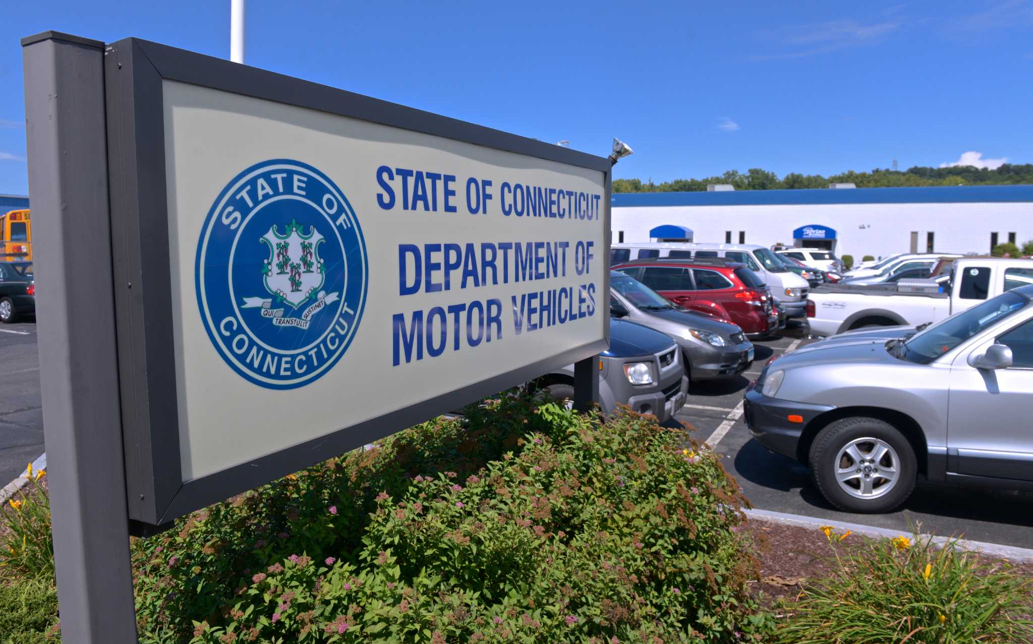 DMV offices closing early Friday