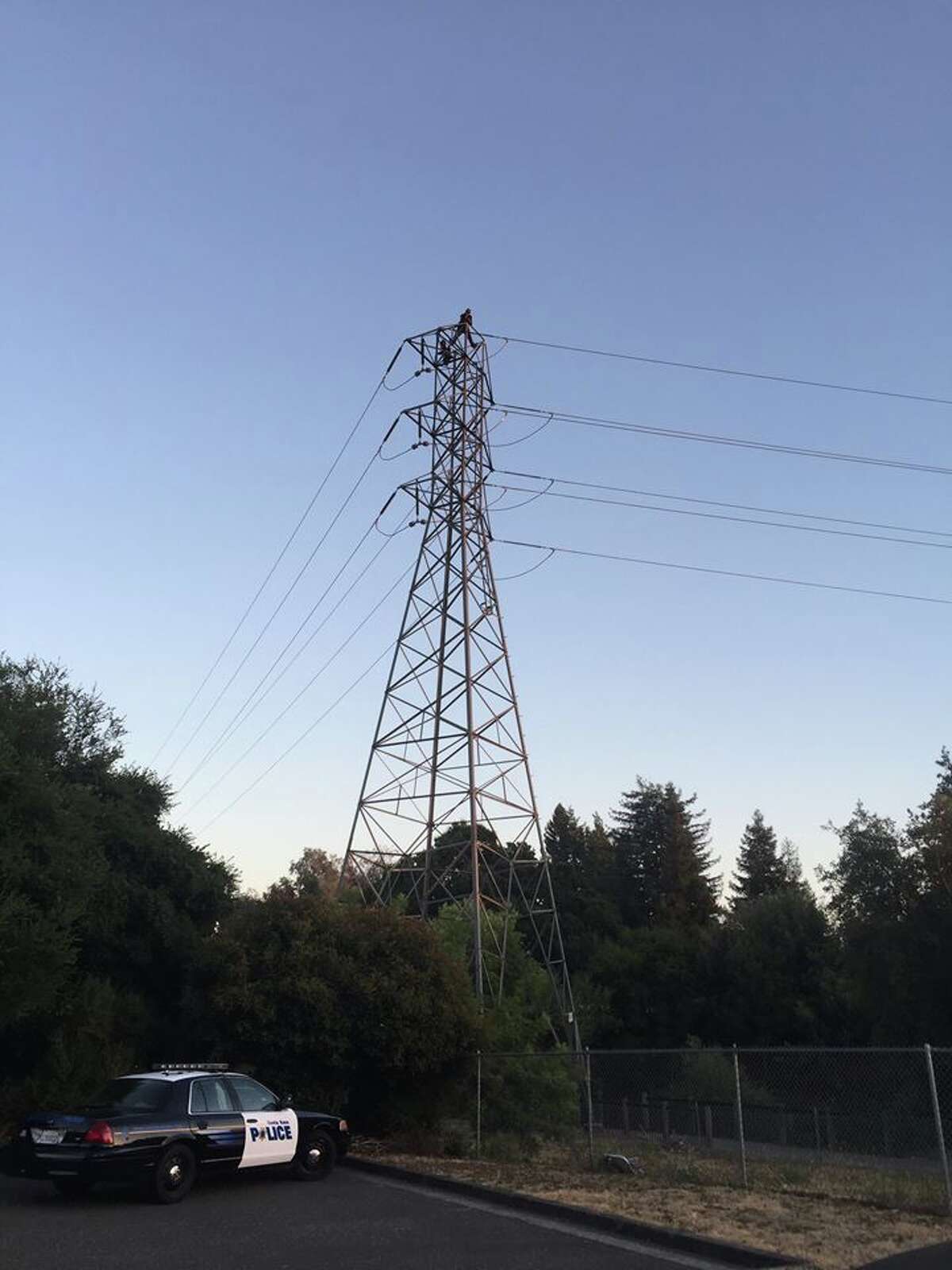 Cops talk down homeless man from Santa Rosa electrical tower