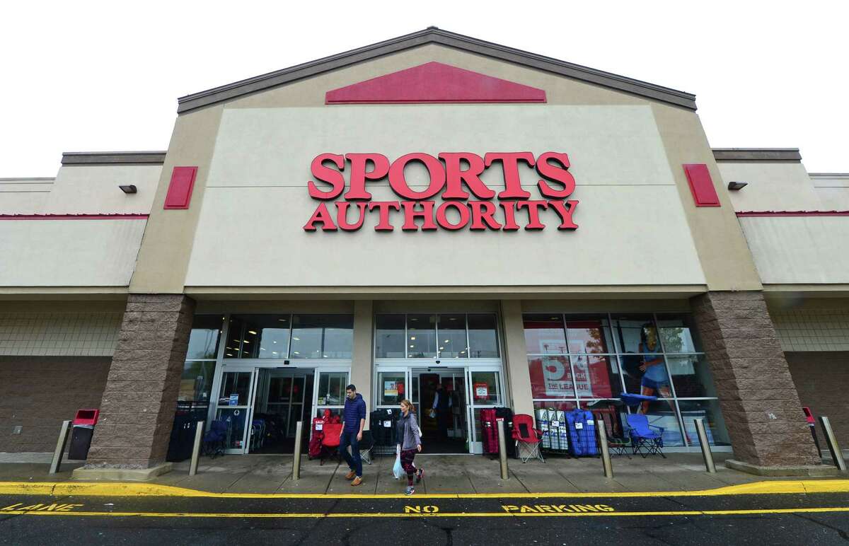 Modell`s Sporting Goods Store. Editorial Photo - Image of sporting,  building: 117336181