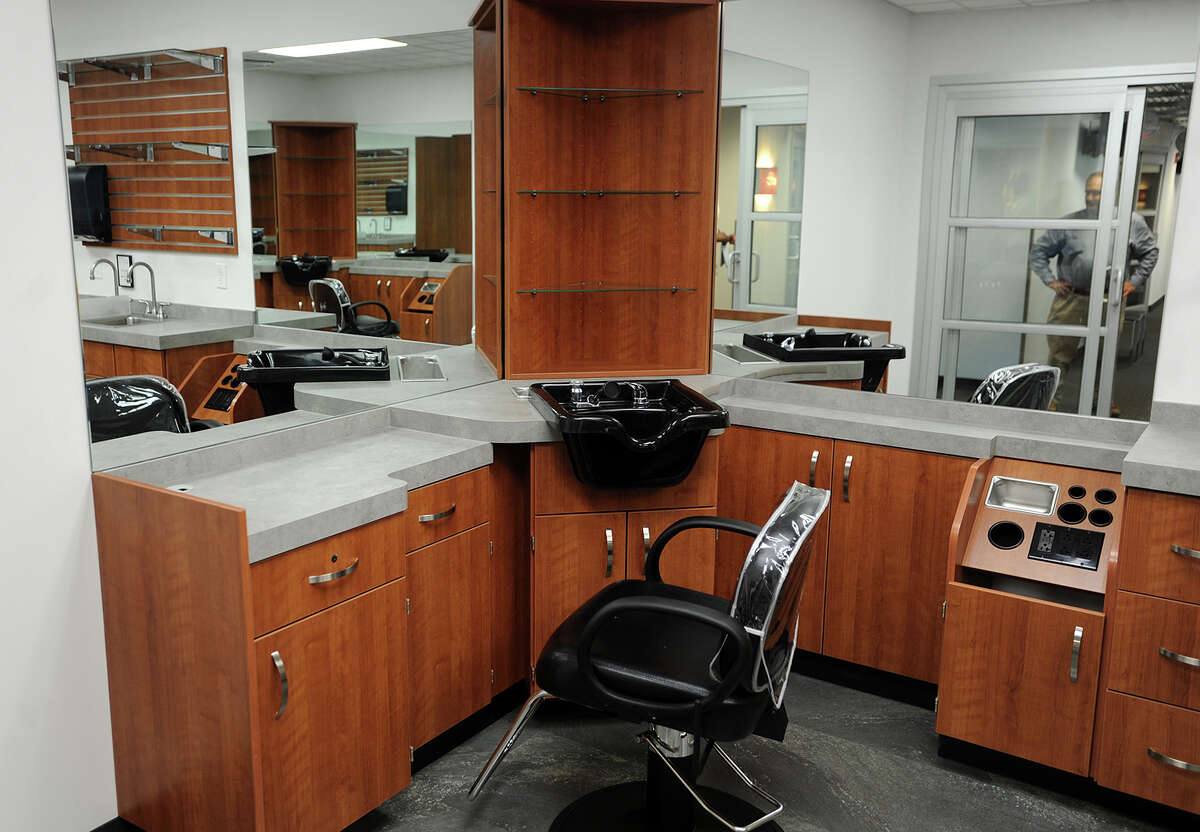 Shared space business, Sola Salons Studios, opens in Westport