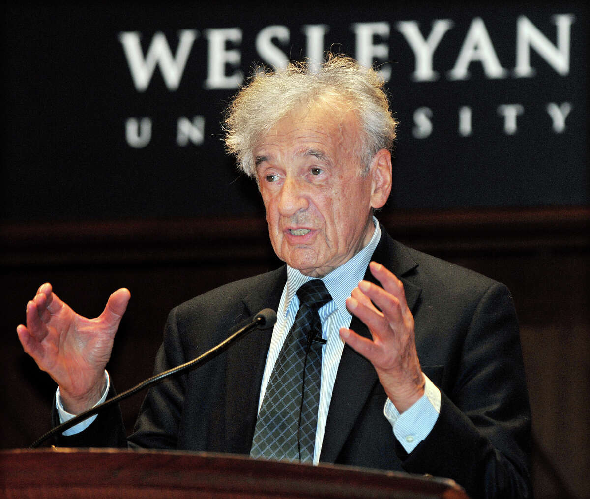 Elie Wiesel speaks in Middletown in 2010.