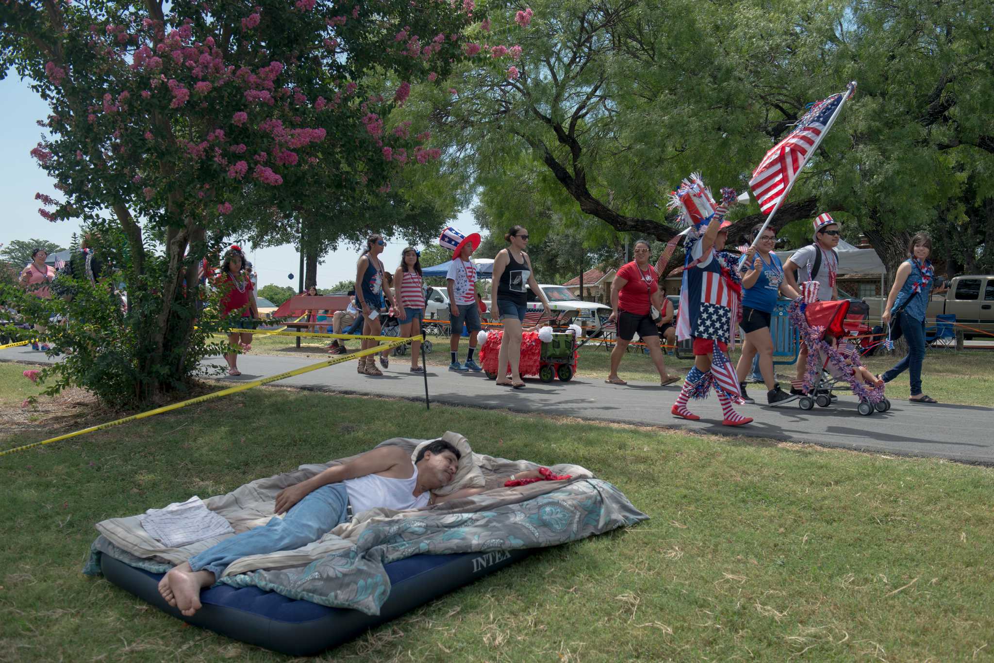 Woodlawn Lake Park Fourth of July draws colorful crowd