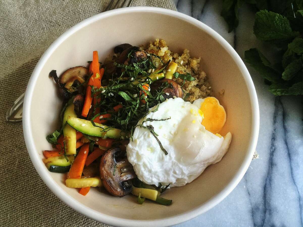 Vegetable bibimbop with poached egg