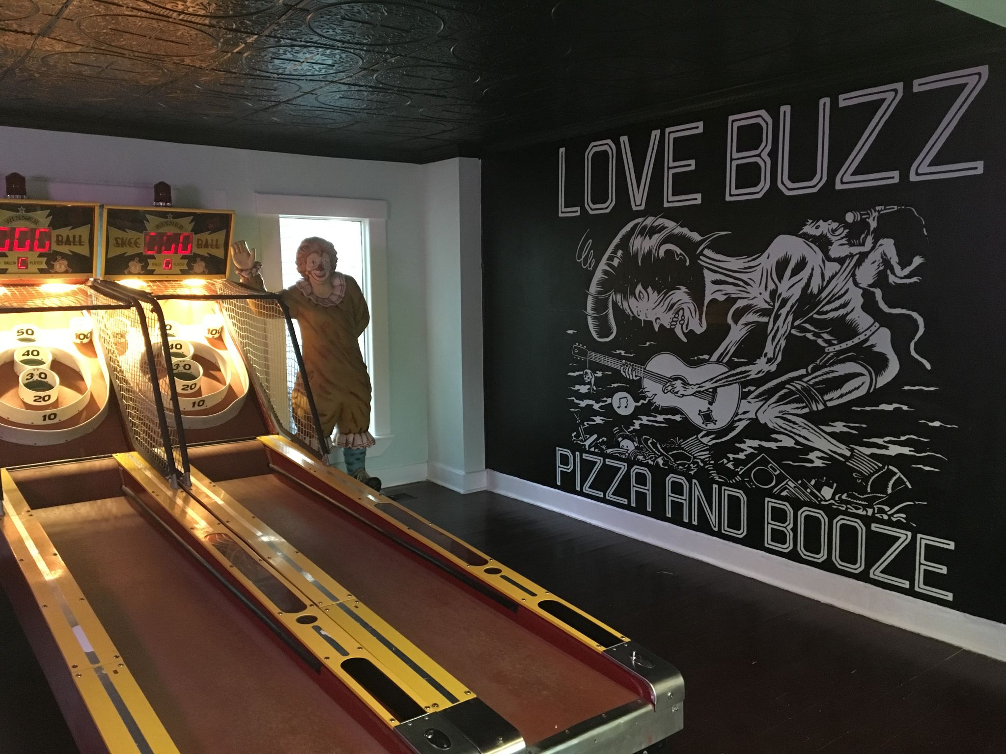 Love Buzz in Montrose promises pizza, booze, good times