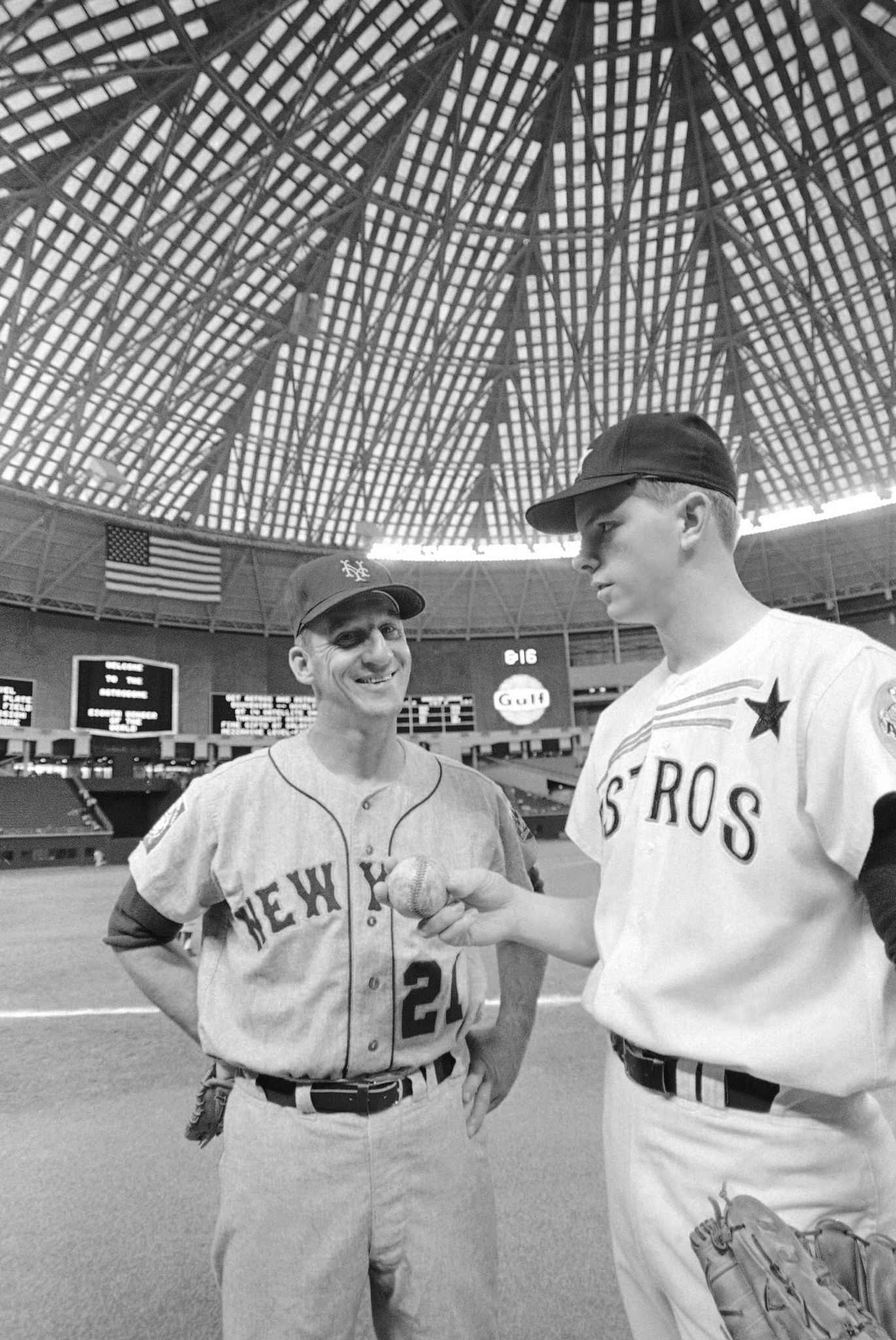 Houston Astros legend, Larry Dierker, sits down with former player