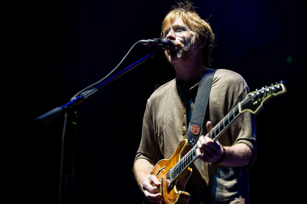 Phish's Trey Anastasio jams with San Francisco street musicians