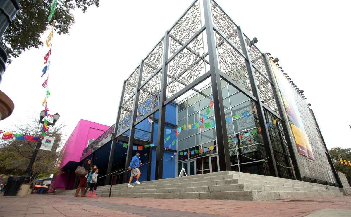 Located in the building that formerly housed the Museo Alameda, Centro de Artes is now being operated by the city.