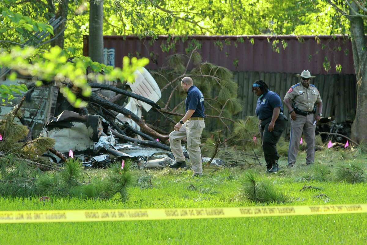 Fiery plane crash kills 4 near West Houston Airport