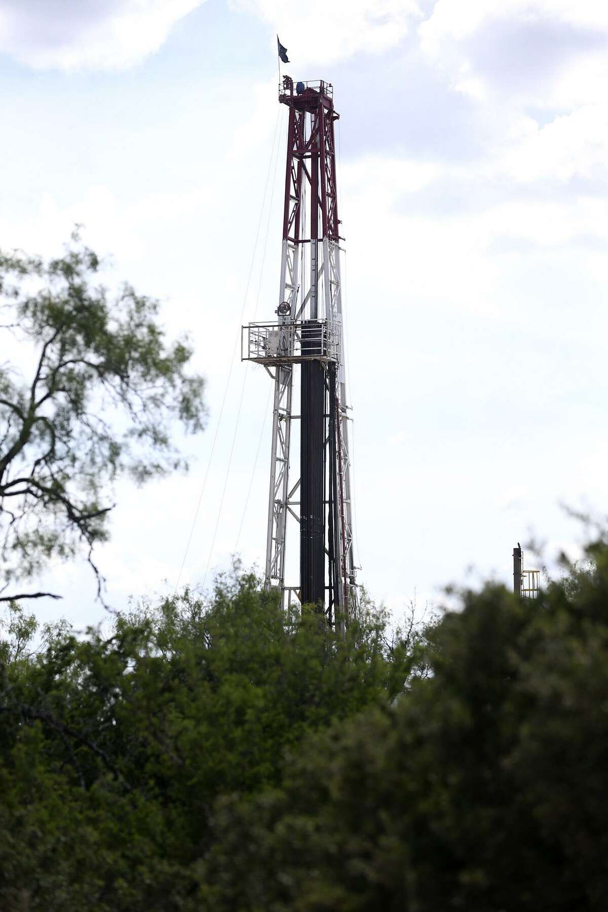 In a deal with Pemex, San Antonio-based Lewis Energy State would invest up $617 million to develop the Olmos field in Coahuila, an extension of Eagle Ford Shale, where this well is located.