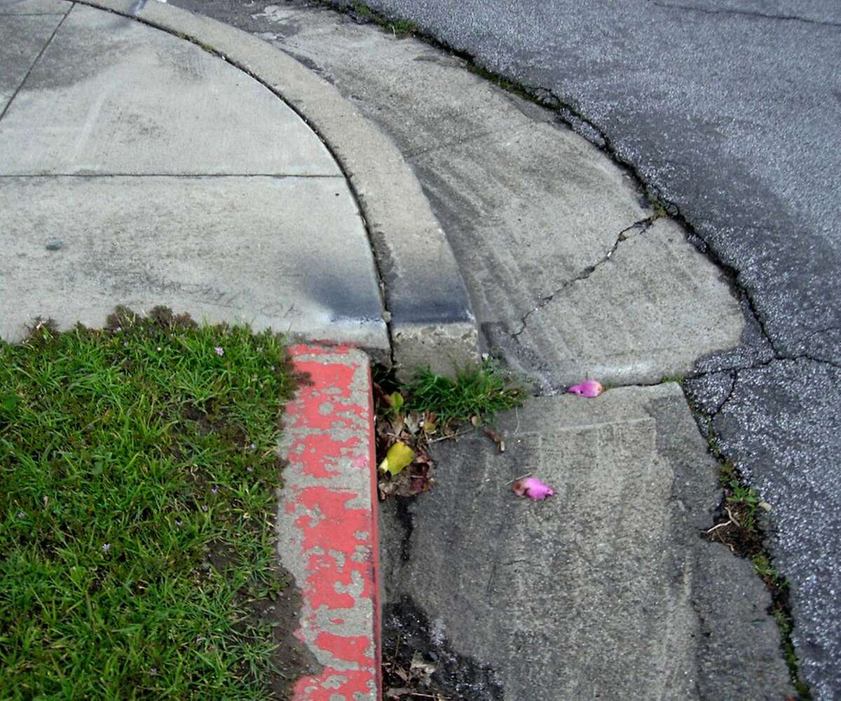 Strong earthquakes along the hayward fault