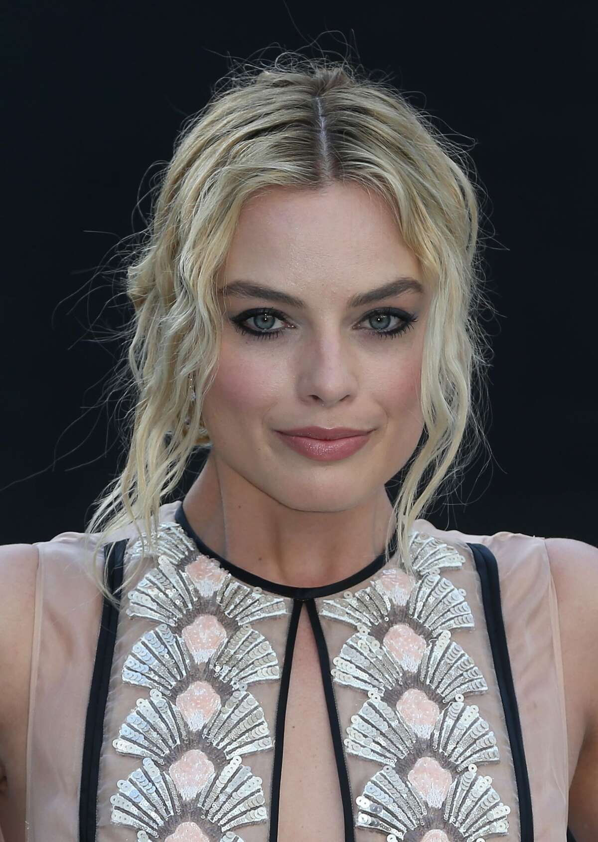 Margot Robbie stuns on red carpet