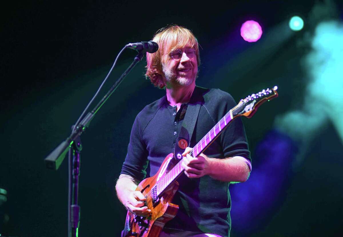 Phish jams out for a packed house in Hartford