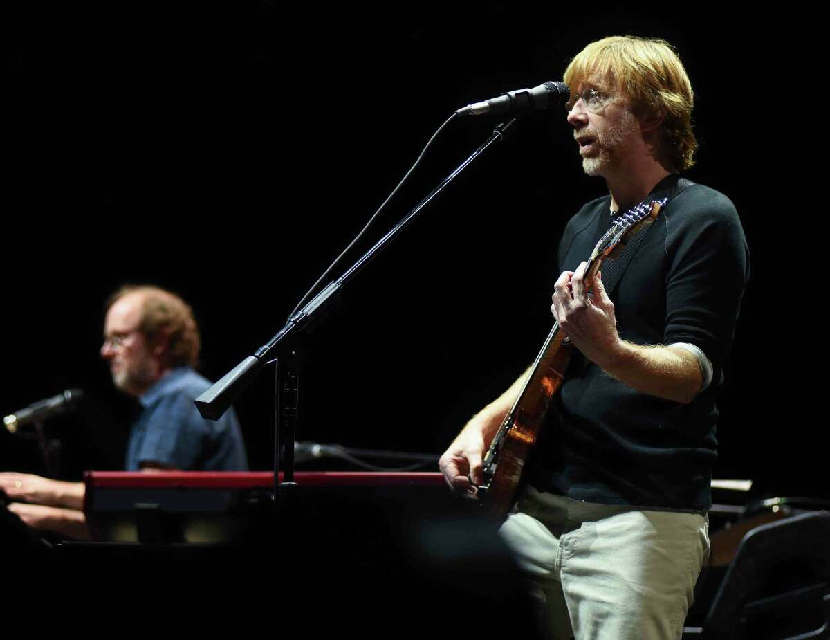 Phish jams out for a packed house in Hartford