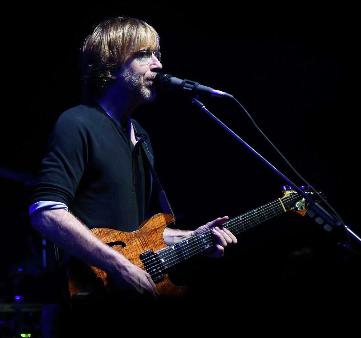 Phish jams out for a packed house in Hartford