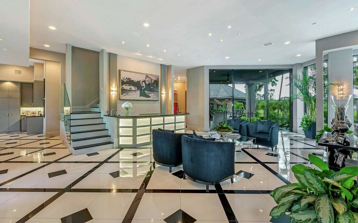 The Woodlands' Theresa Roemer auctioning off mansion