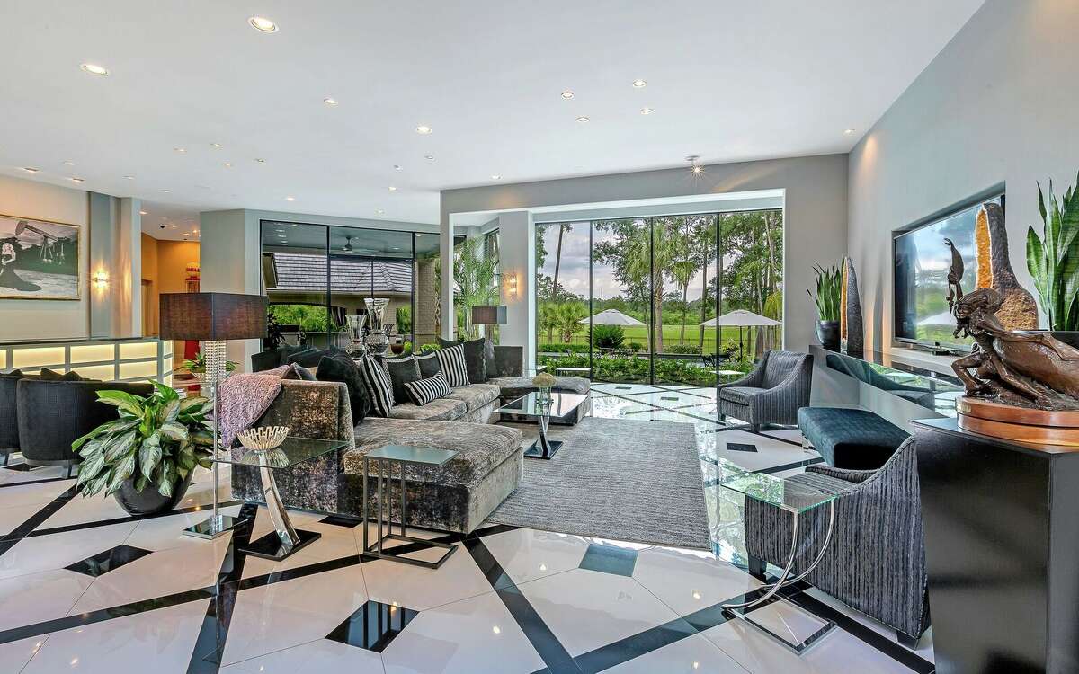 The Woodlands' Theresa Roemer auctioning off mansion