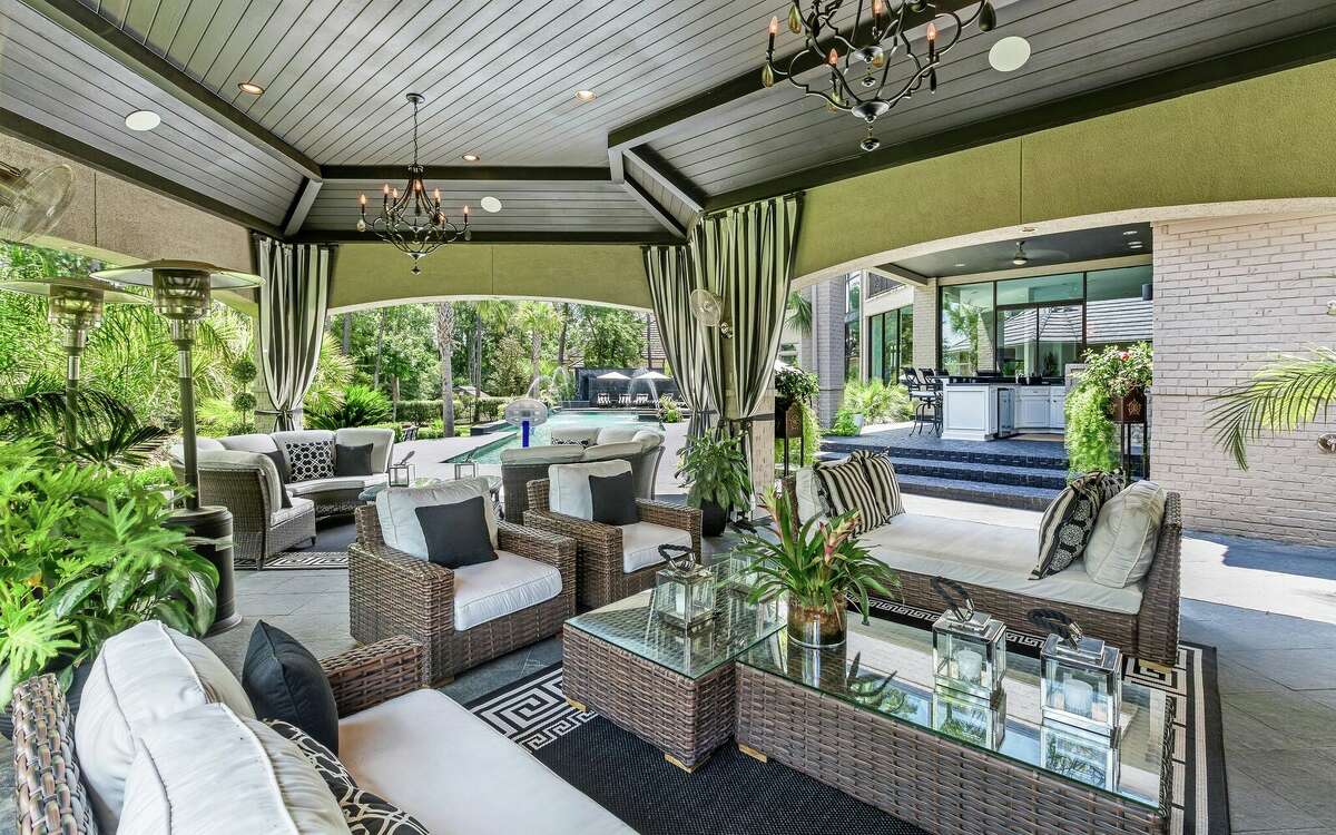 The Woodlands' Theresa Roemer auctioning off mansion