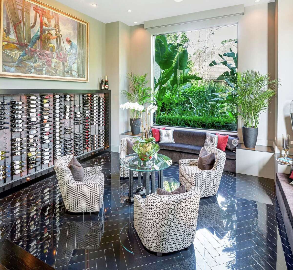 The Woodlands' Theresa Roemer auctioning off mansion