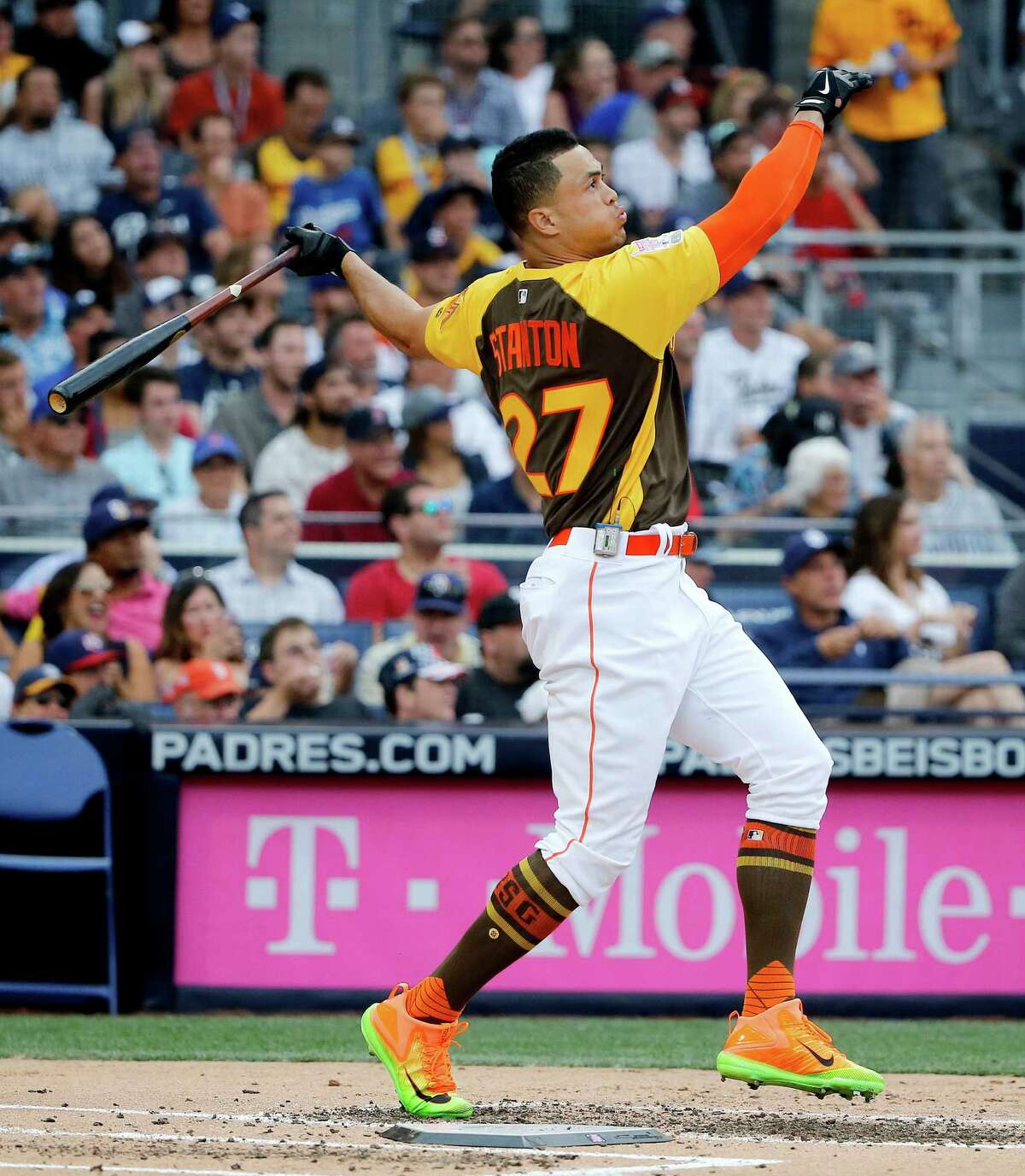 Giancarlo Stanton wins Home Run Derby with recordsetting performance