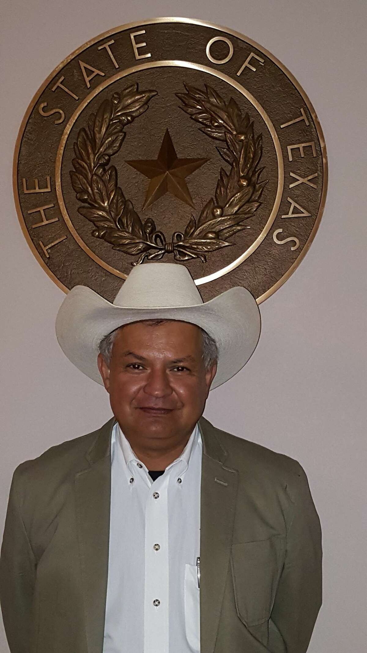 South Texas Sheriff's son arrested, suspected of helping 14 enter the