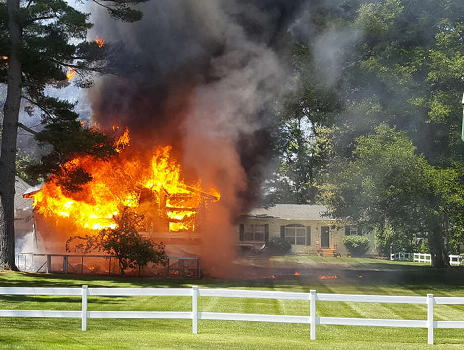 Sanford Pole Barn Lost In Afternoon Blaze Midland Daily News