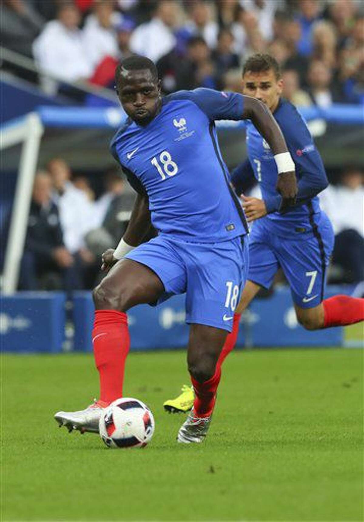 France's Moussa Sissoko passes the ball during the Euro 2016 quarterfinal soccer match between France and Iceland, at the Stade de France in Saint-Denis, north of Paris, France, Sunday, July 3, 2016. (AP Photo/Thibault Camus)