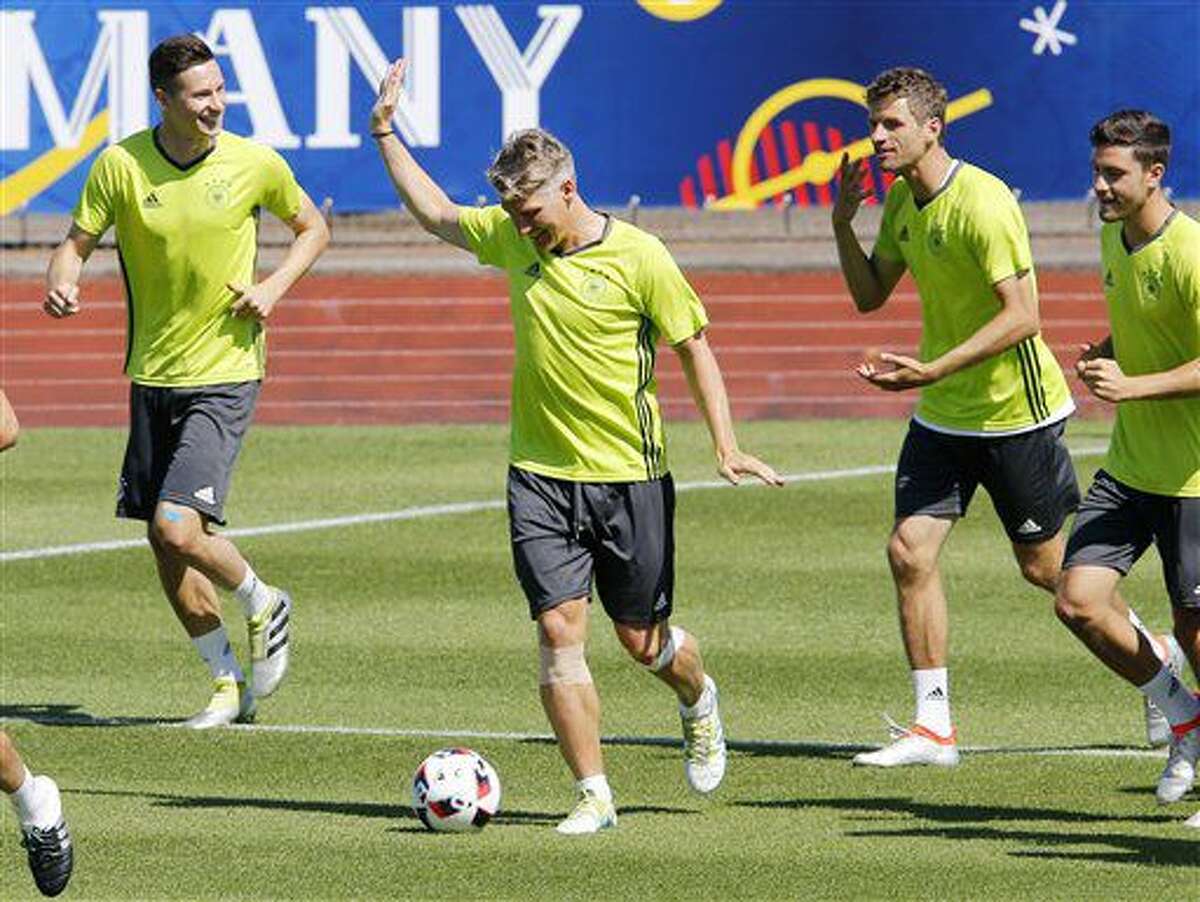 Julian Draxler, Bastian Schweinsteiger and Thomas Mueller, from left, attend the last training session of the German national football team at their base camp in Evian-Les-Bains, France, Wednesday, July 6, 2016. Germany will face France in a Euro 2016 semifinal soccer match in Marseille on Thursday, July 7, 2016 (AP Photo/Michael Probst)