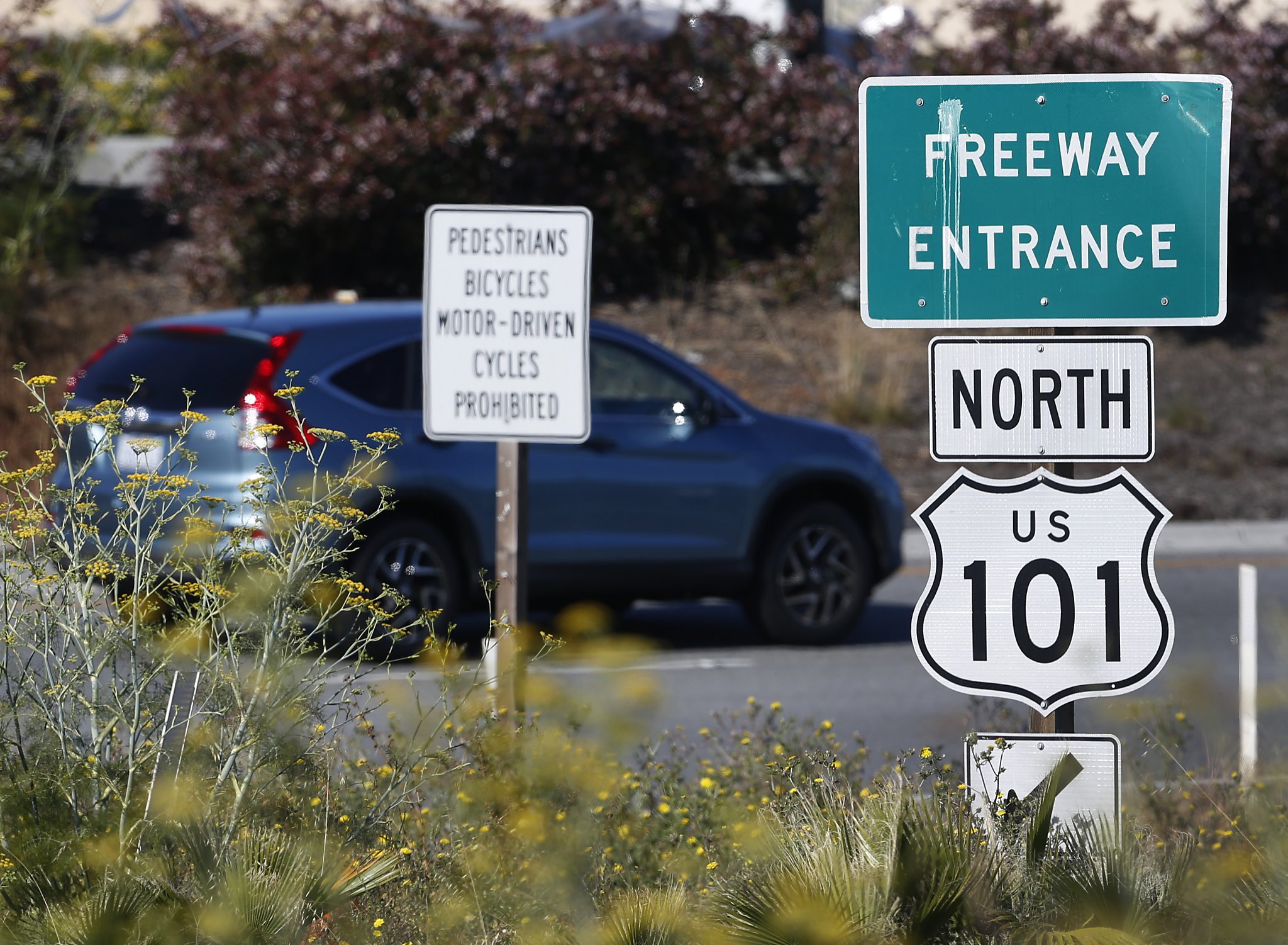 Man killed walking in traffic on Highway 101 in San Jose