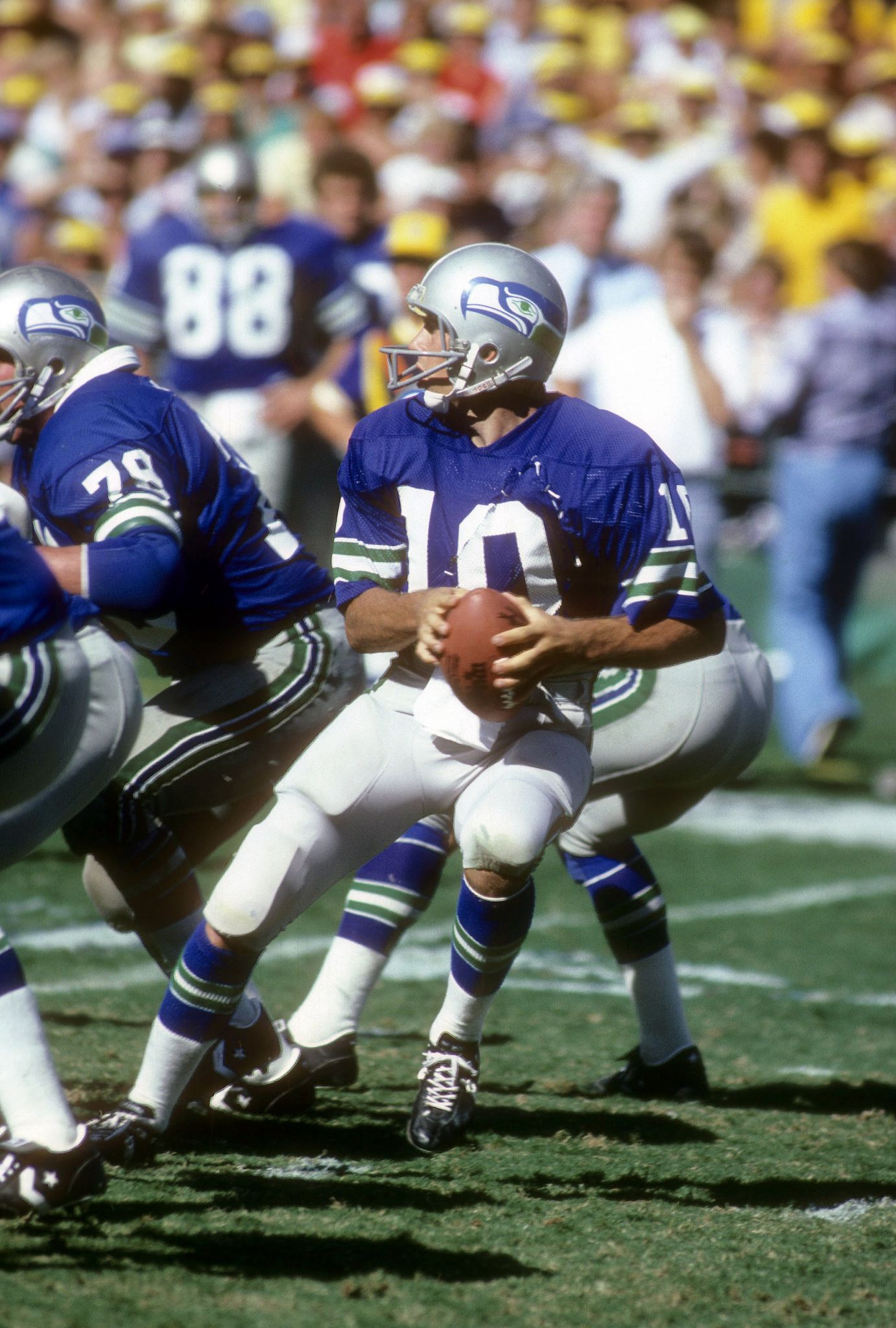 Seattle Seahawks - Seattle Seahawks quarterback Jim Zorn (10) looks to pass  in a 21 - 14 loss to the San Diego Chargers on Dec. 13, 1980 at San Diego  Stadium in