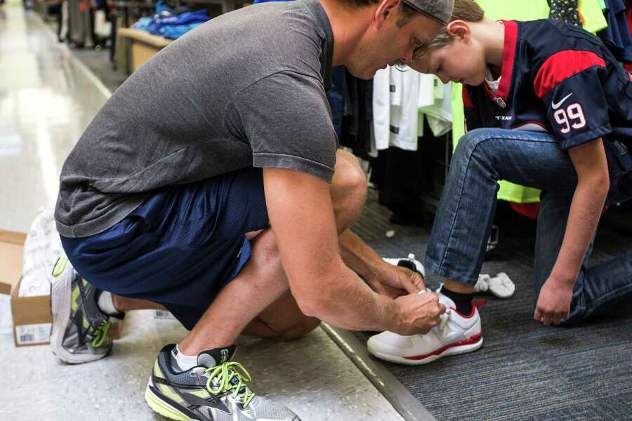 Fans Flock To J J Watt S Reebok Shoe Launch Houstonchronicle Com