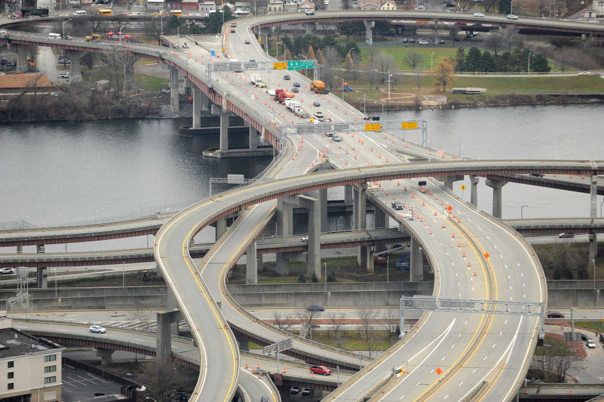 Homestead Grays Bridge northbound [ALTERNATE TAKE] 