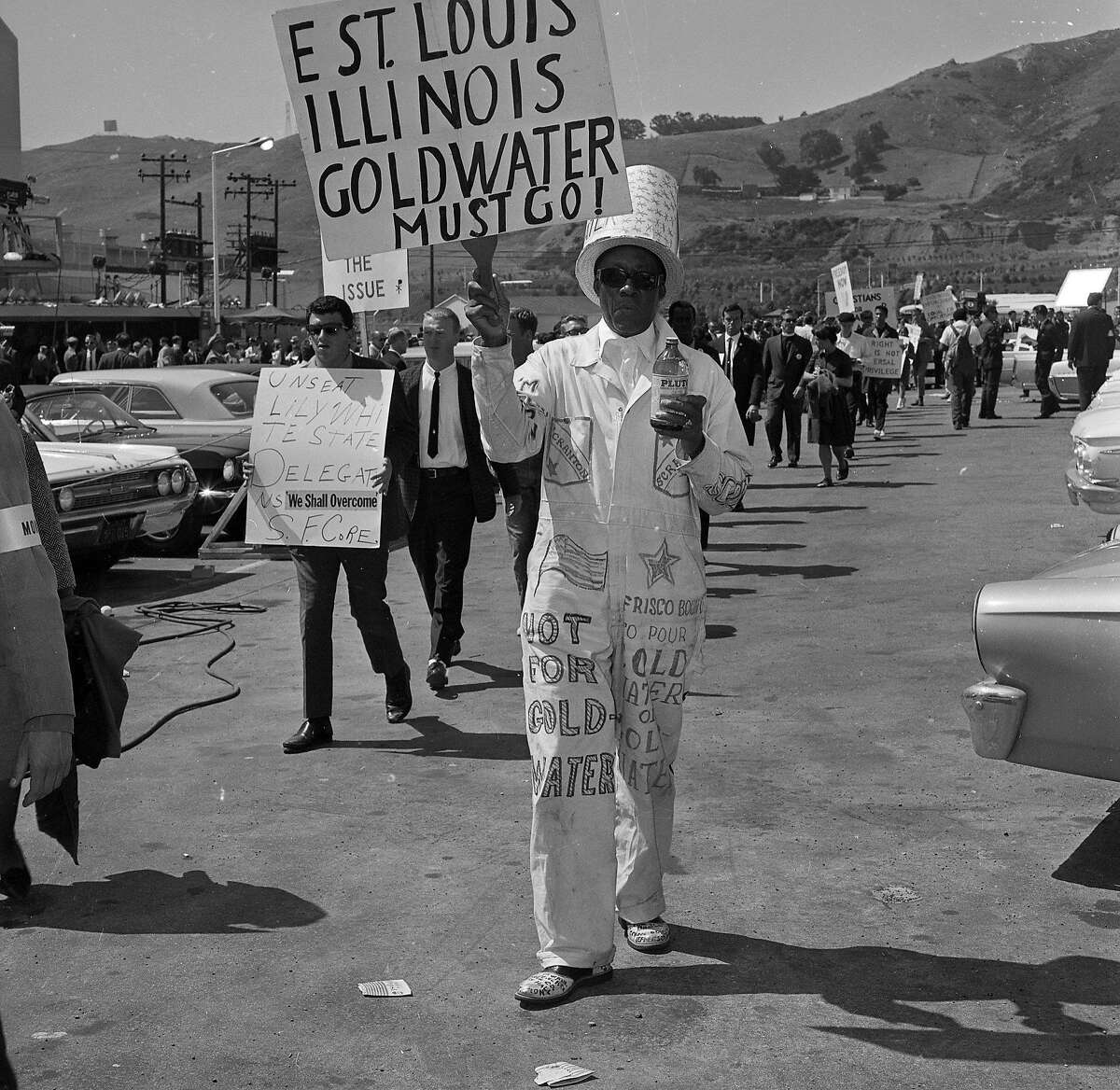 1964年7月13日，在牛宫举行的1964年共和党全国代表大会上，CORE民权抗议者
