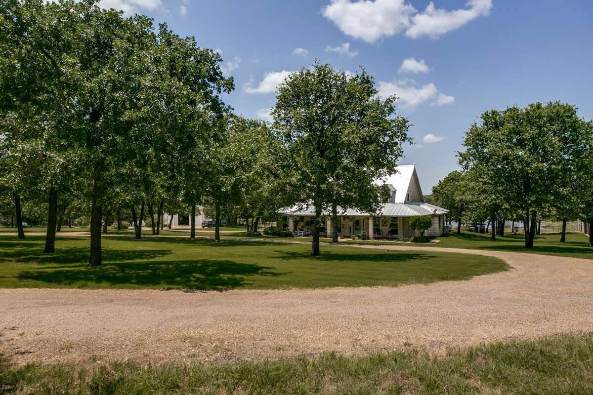 Rustic 50acreTexas ranch hits the market