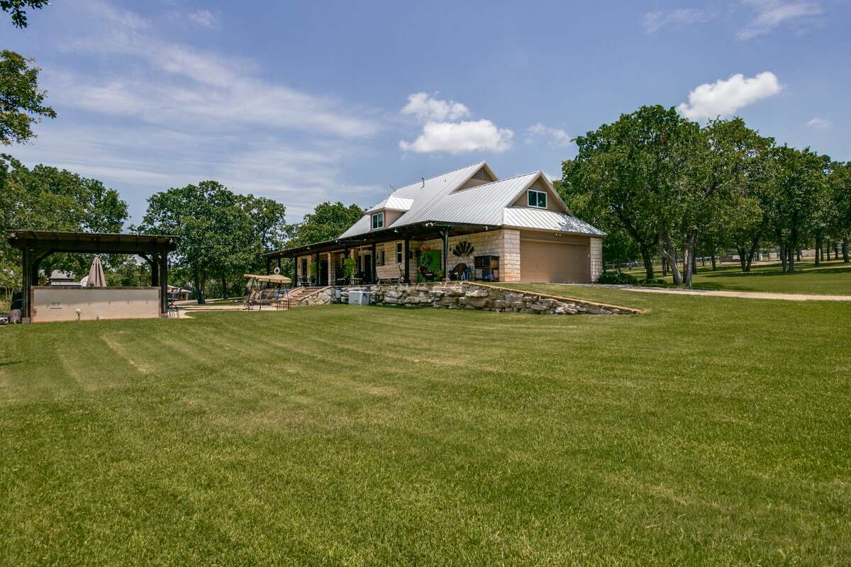 Rustic 50acreTexas ranch hits the market
