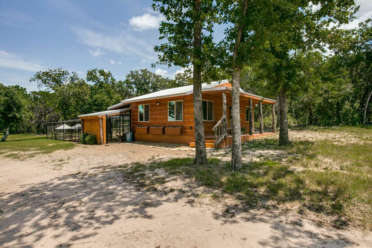 Rustic 50acreTexas ranch hits the market