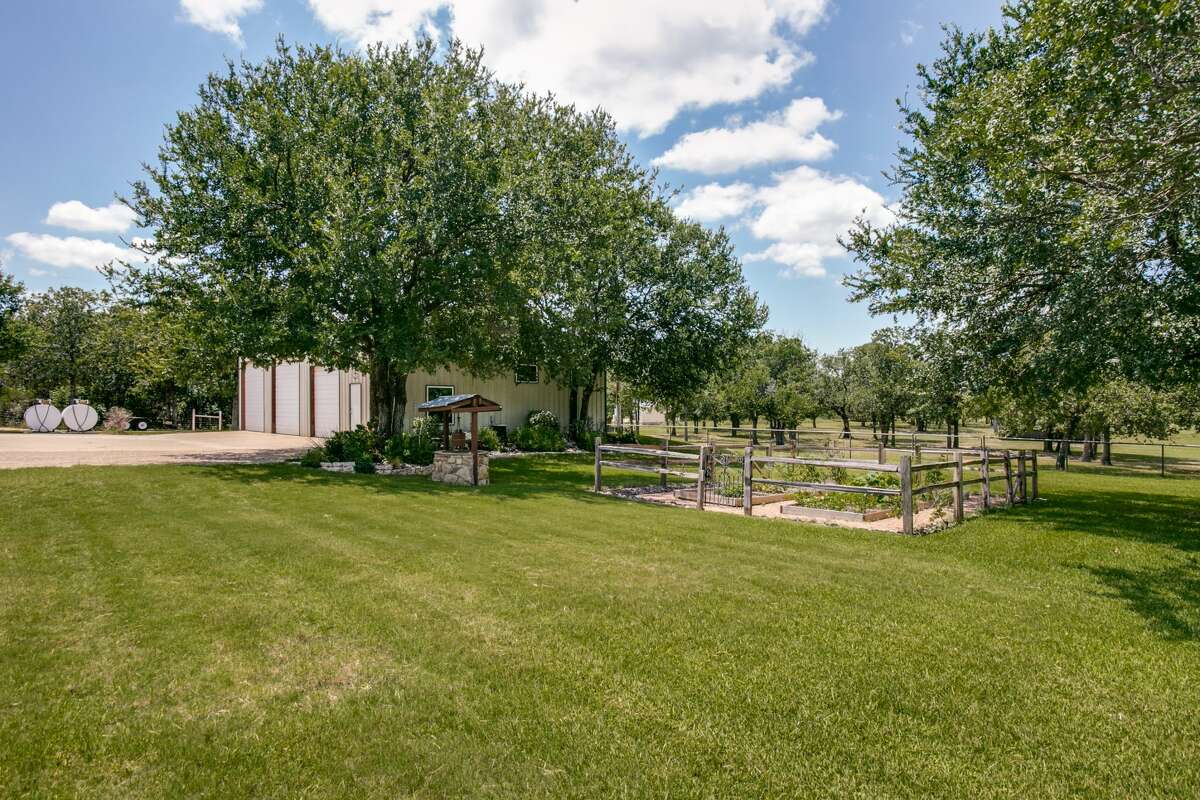 Rustic 50acreTexas ranch hits the market