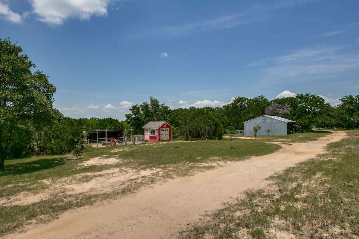 Rustic 50acreTexas ranch hits the market